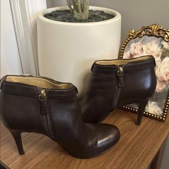 Coach Brown Leather Ankle Boots Horsebit Heel Booties 7.5B Preppy Equestrian - Picture 4 of 7